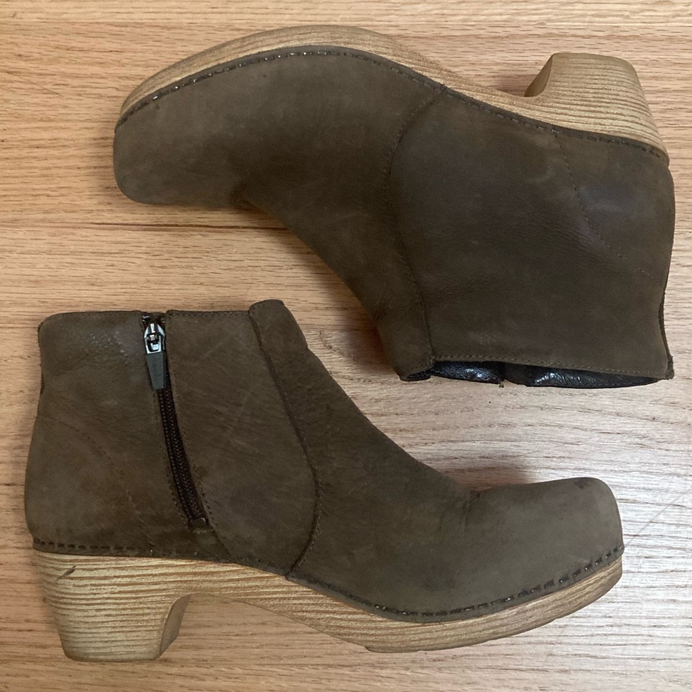 Dansko Maria zipper boot size 41